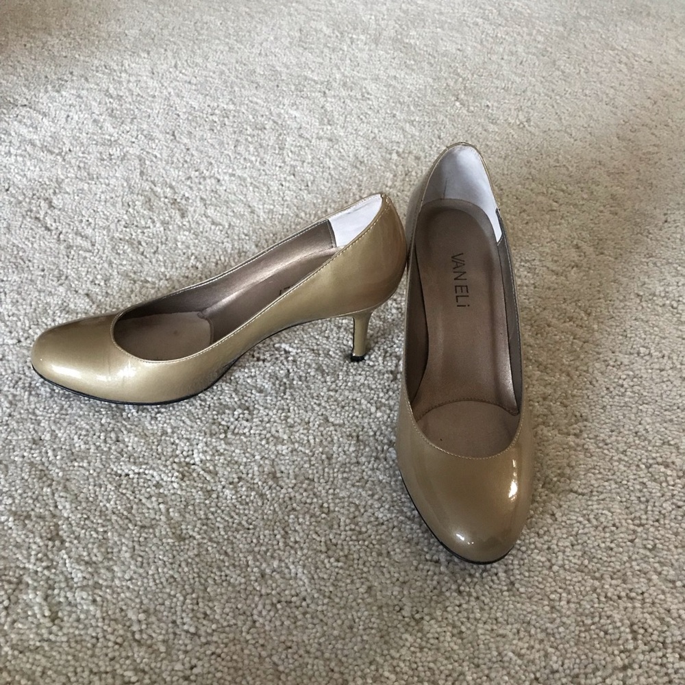 Vaneli gold patent leather heel
